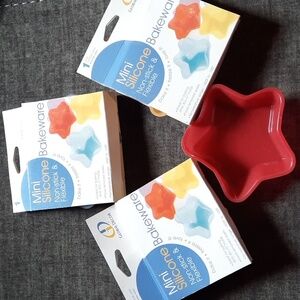 Globe Décor Mini Silicone Bakeware Set 4 Star Shaped Mold Baking Freezing NIB